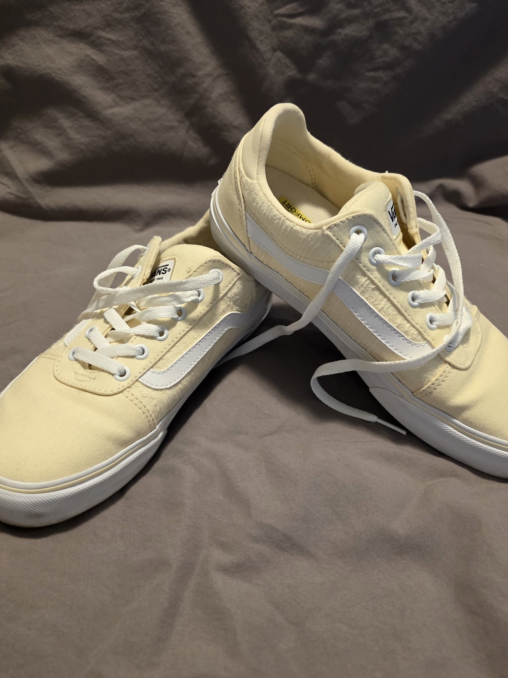 Vans Women's Cream and White Authentic-Style Low Top Sneakers Like New